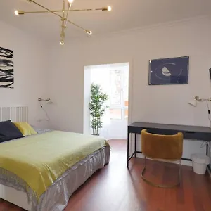 https://beautiful-modern-2-bed-in-eixample.topbarcelonahotels.com